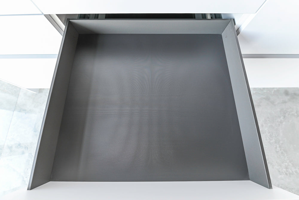 Häcker Modern Glossy White Kitchen with Island and Black Quartz Countertop