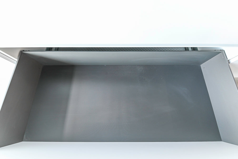 Häcker Modern Glossy White Kitchen with Island and Black Quartz Countertop