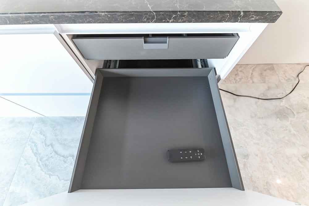 Häcker Modern Glossy White Kitchen with Island and Black Quartz Countertop