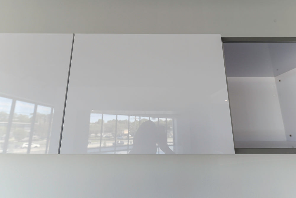 Häcker Modern Glossy White Kitchen with Island and Black Quartz Countertop