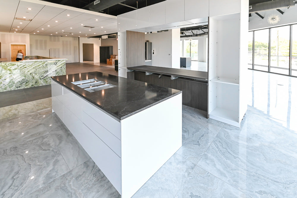 Häcker Modern Glossy White Kitchen with Island and Black Quartz Countertop