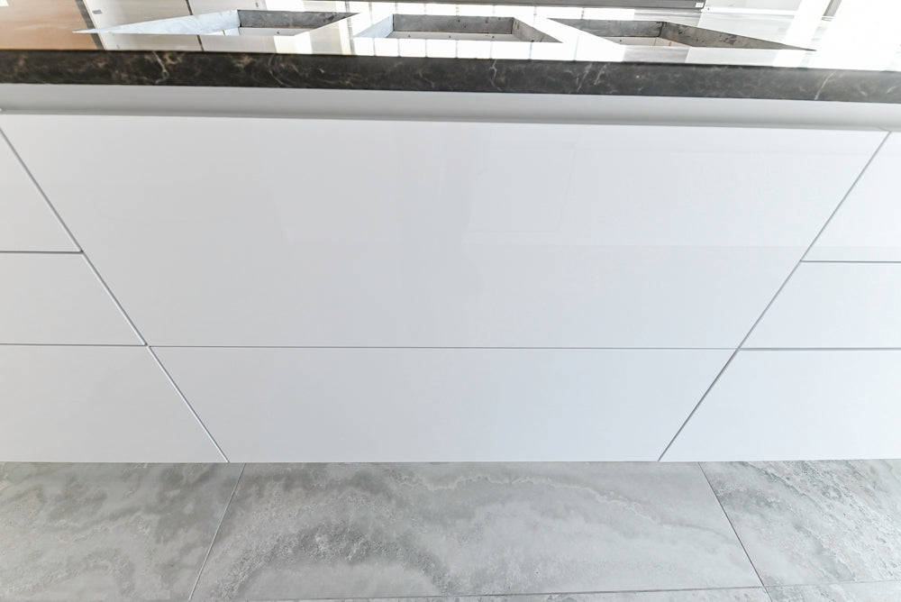 Häcker Modern Glossy White Kitchen with Island and Black Quartz Countertop
