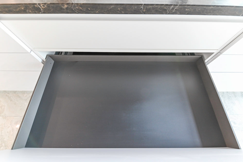 Häcker Modern Glossy White Kitchen with Island and Black Quartz Countertop