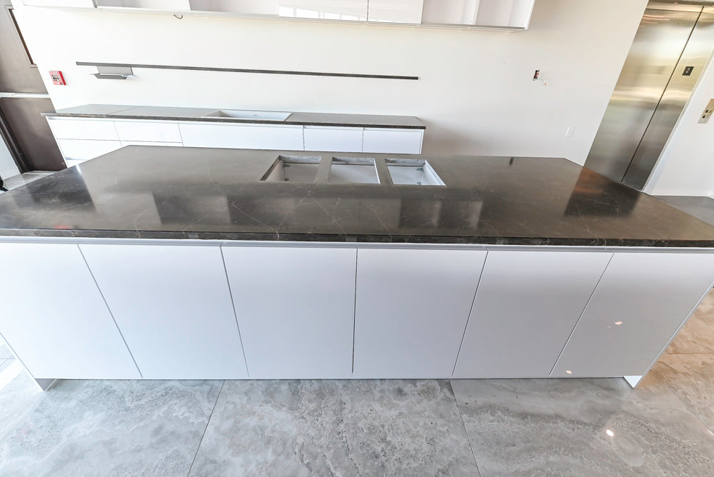 Häcker Modern Glossy White Kitchen with Island and Black Quartz Countertop