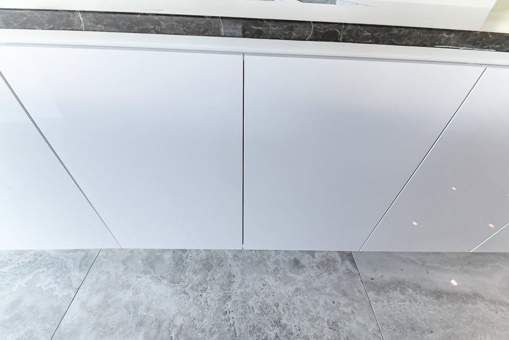 Häcker Modern Glossy White Kitchen with Island and Black Quartz Countertop