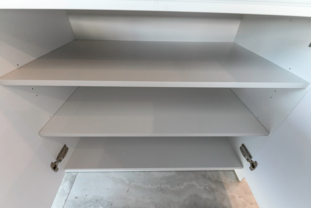 Häcker Modern Glossy White Kitchen with Island and Black Quartz Countertop