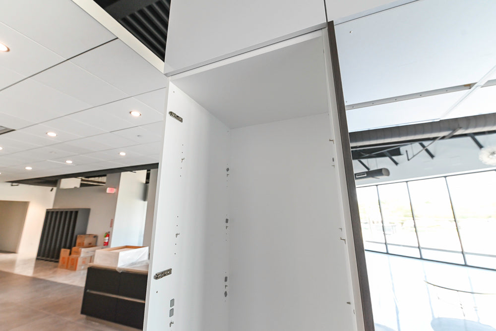 Häcker Modern Glossy White Kitchen with Island and Black Quartz Countertop