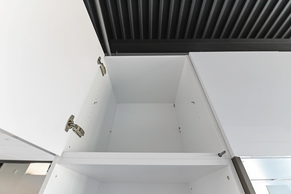 Häcker Modern Glossy White Kitchen with Island and Black Quartz Countertop