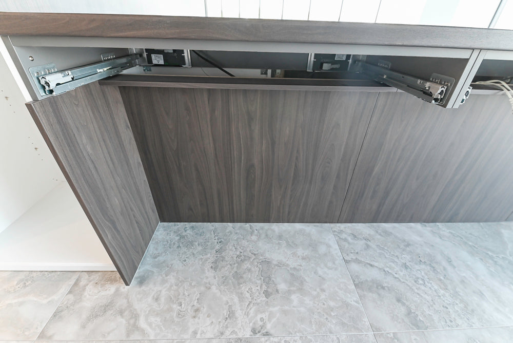 Häcker Modern Glossy White Kitchen with Island and Black Quartz Countertop