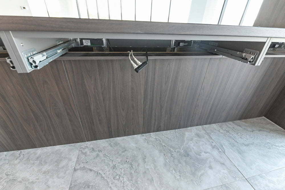 Häcker Modern Glossy White Kitchen with Island and Black Quartz Countertop