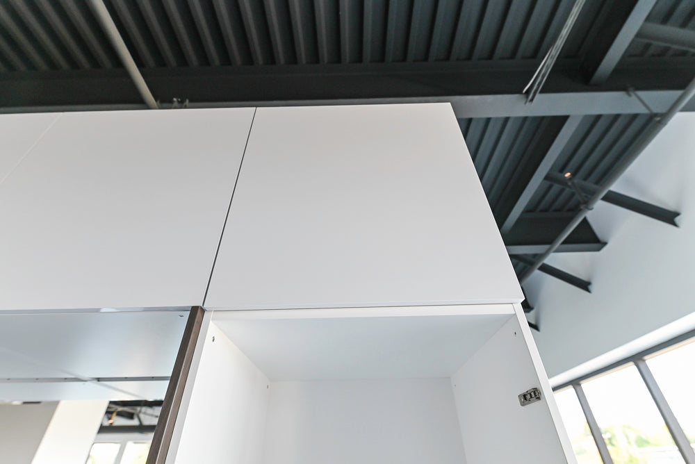 Häcker Modern Glossy White Kitchen with Island and Black Quartz Countertop