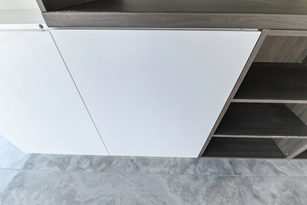 Häcker Modern Glossy White Kitchen with Island and Black Quartz Countertop