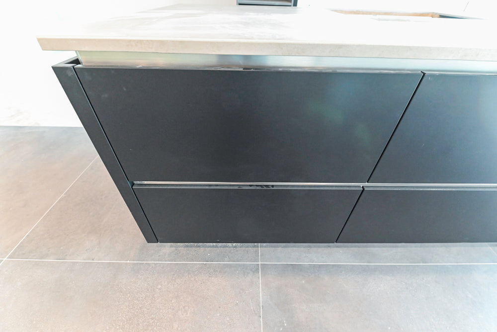 Häcker Modern Matte Black Island with Storage
