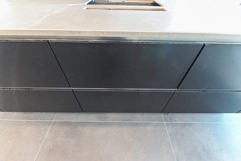Häcker Modern Matte Black Island with Storage