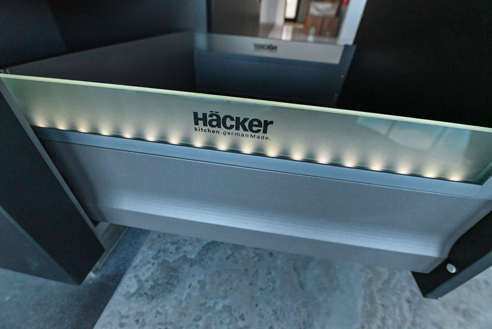 Häcker Modern Matte Black Island with Storage