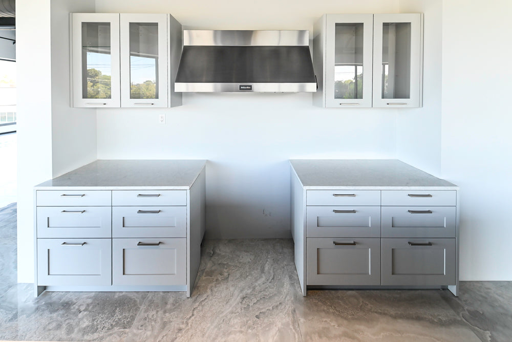 Häcker Transitional Light Grey Kitchen with Dark Grey Island and White Quartz Countertops