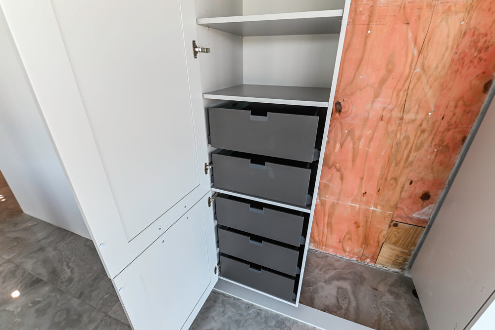 Häcker Transitional Light Grey Kitchen with Dark Grey Island and White Quartz Countertops