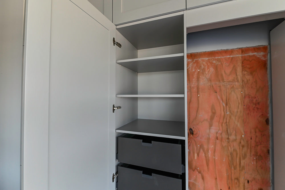 Häcker Transitional Light Grey Kitchen with Dark Grey Island and White Quartz Countertops