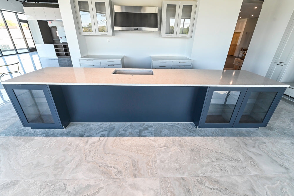 Häcker Transitional Light Grey Kitchen with Dark Grey Island and White Quartz Countertops