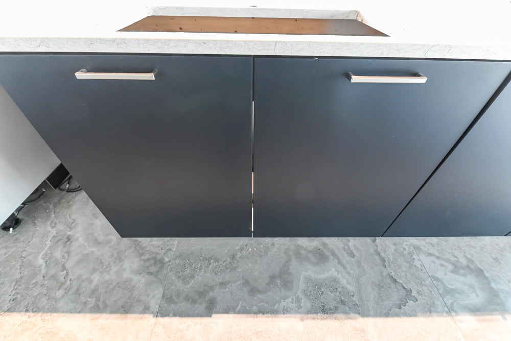 Häcker Transitional Light Grey Kitchen with Dark Grey Island and White Quartz Countertops