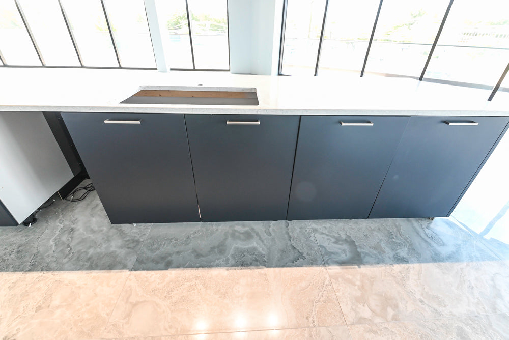 Häcker Transitional Light Grey Kitchen with Dark Grey Island and White Quartz Countertops