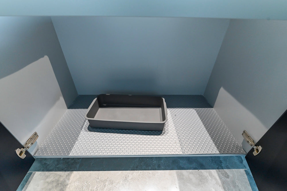 Häcker Transitional Light Grey Kitchen with Dark Grey Island and White Quartz Countertops