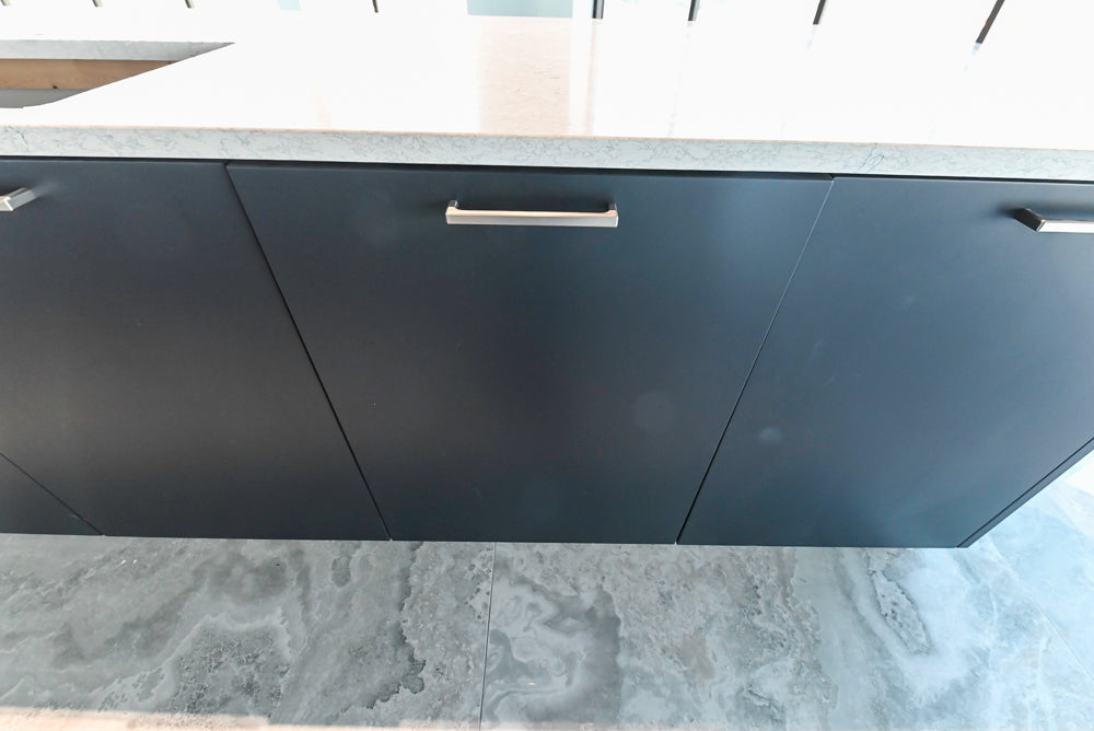 Häcker Transitional Light Grey Kitchen with Dark Grey Island and White Quartz Countertops