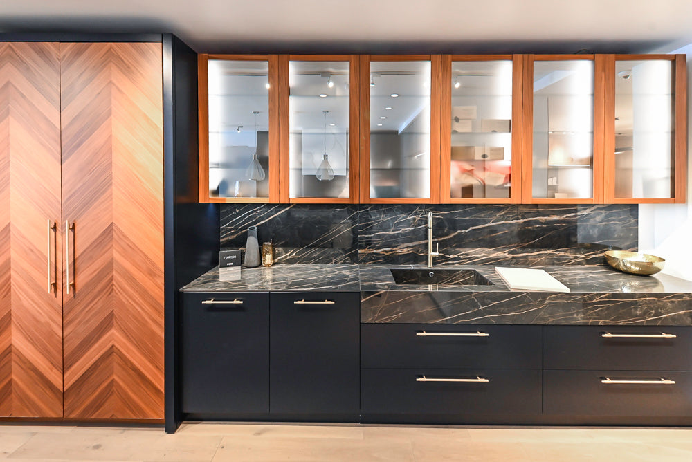 Composit Modern Two Toned Butler's Pantry with Quartz Countertop and Sink