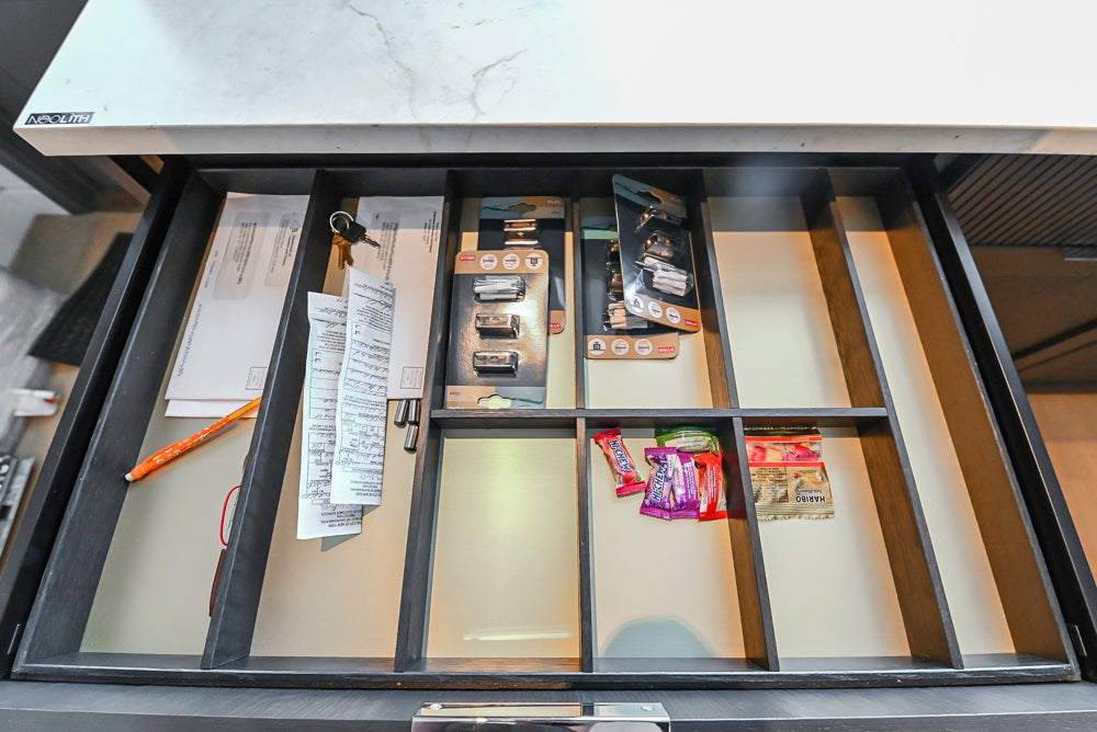 DOCA Modern Classic Brown Wood Veneer Kitchen Cabinets with Neolith Countertops