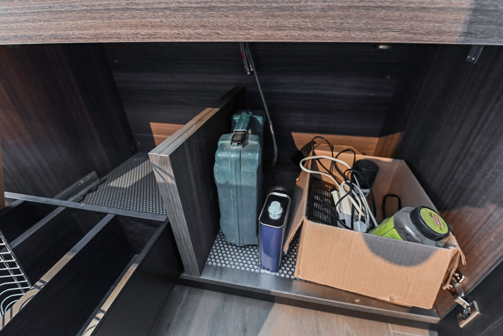 DOCA Modern Classic Brown Wood Veneer Kitchen Cabinets with Neolith Countertops