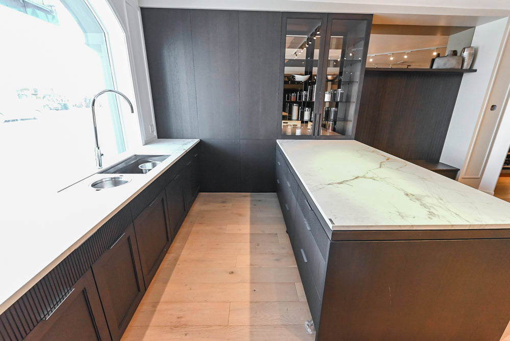 DOCA Modern Classic Brown Wood Veneer Kitchen Cabinets with Neolith Countertops