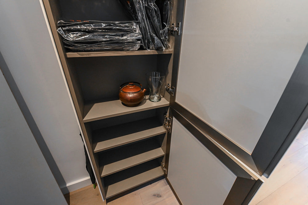 DOCA Modern Classic Brown Wood Veneer Kitchen Cabinets with Neolith Countertops