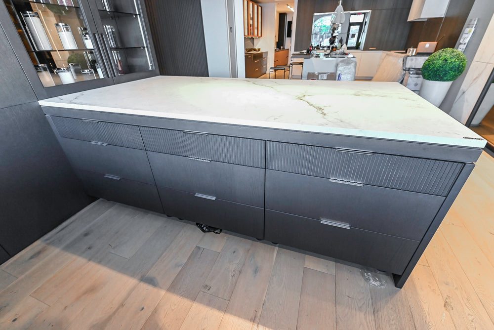 DOCA Modern Classic Brown Wood Veneer Kitchen Cabinets with Neolith Countertops