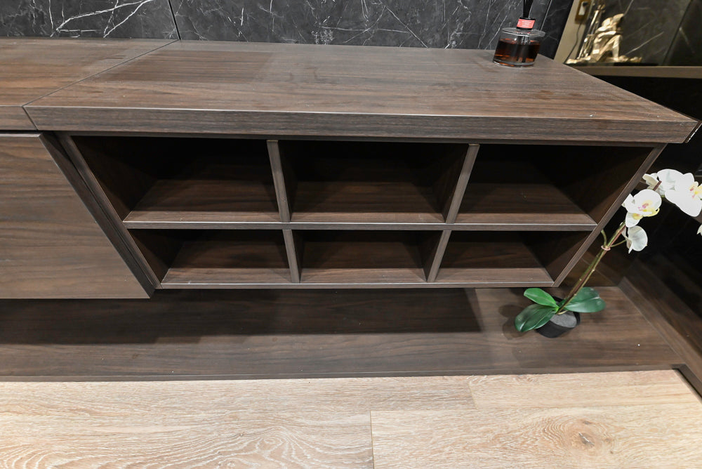 Muretti Modern Aluminum Framed Showroom Display Built-In Wardrobe Closet System