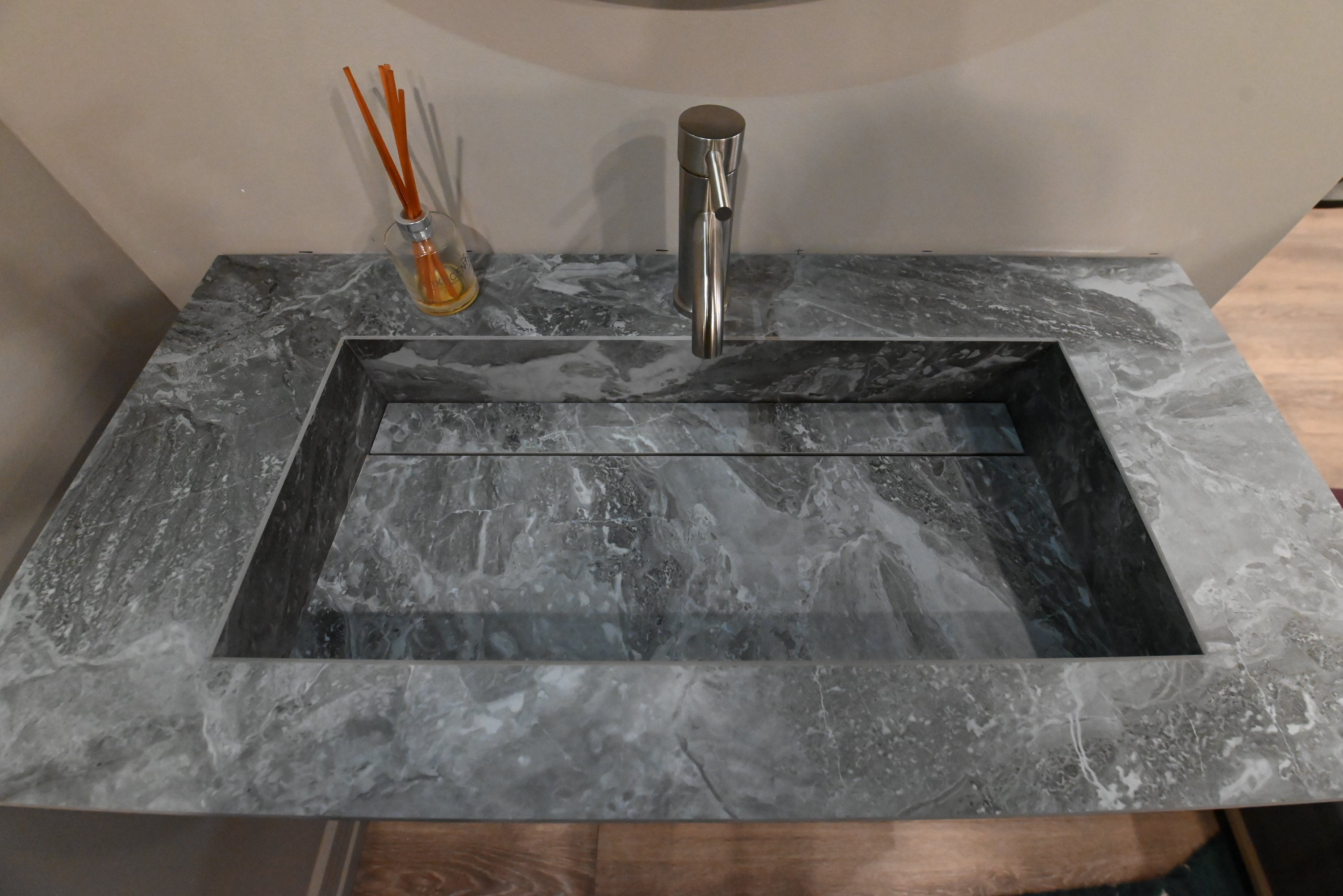 Synergie 41.5" Forestal Dark Floating Vanity with Integrated Sink Top and Faucet