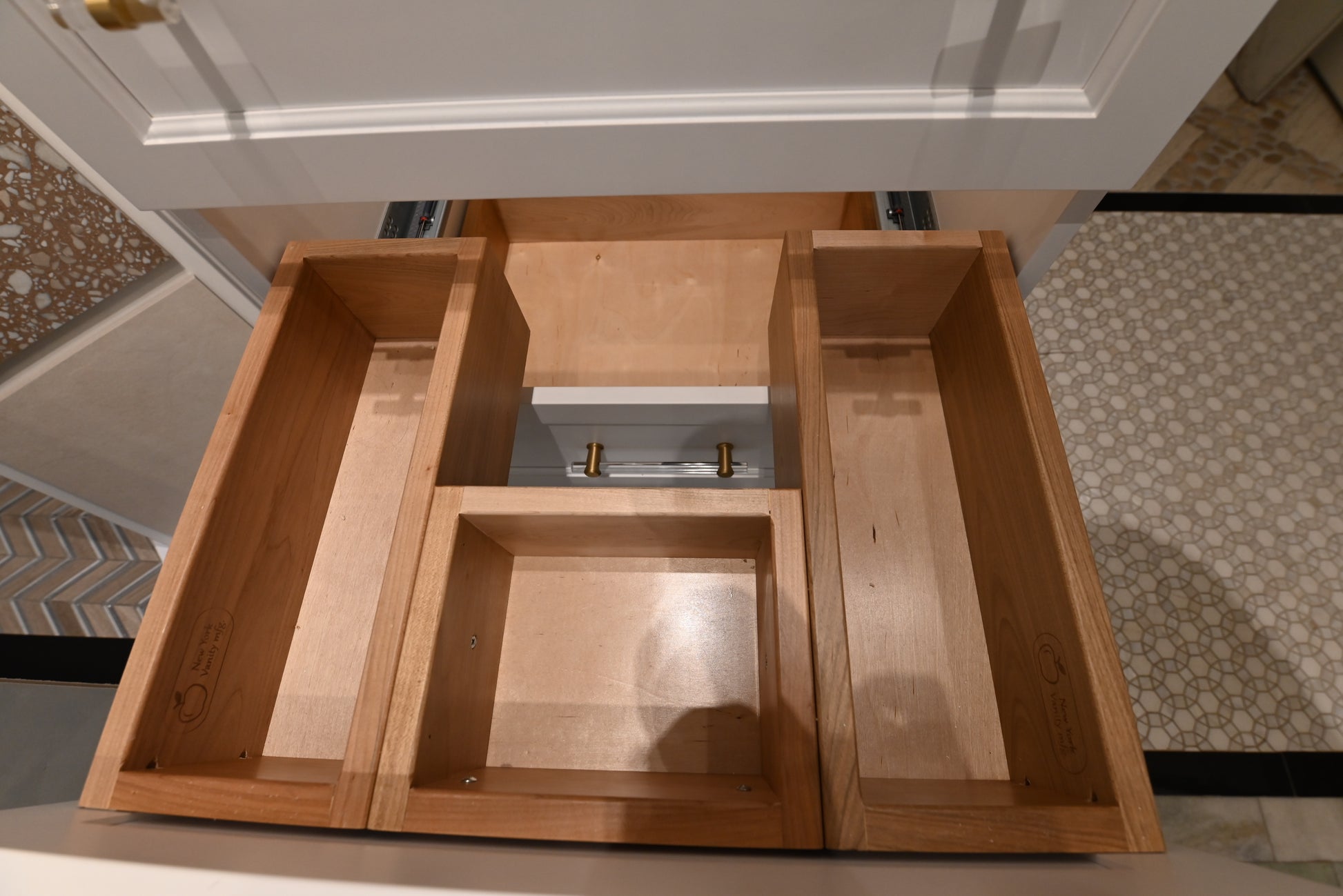 New York Vanity Mfg Transitional 24" White Wood Single Vanity Base