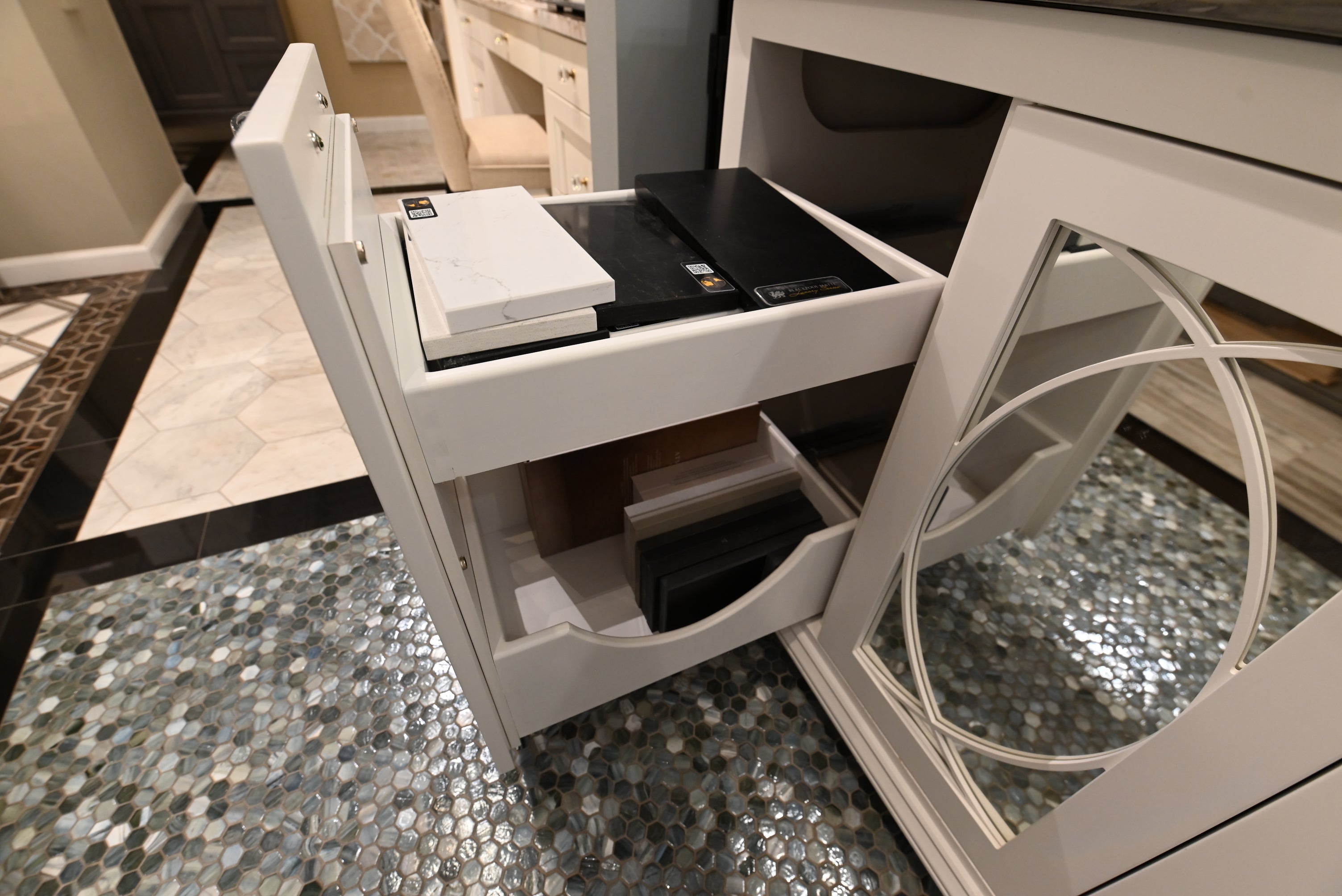 The Furniture Guild Traditional 62" White and Mirrored Glass Single Vanity with Top, Sink and Faucet