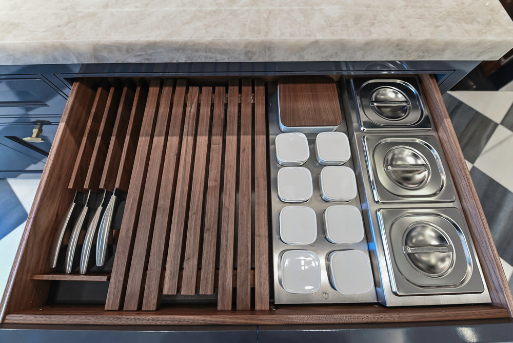 St. Charles Transitional Slate Gray Butler's Pantry Wall with Cristallo White Quartzite Countertops