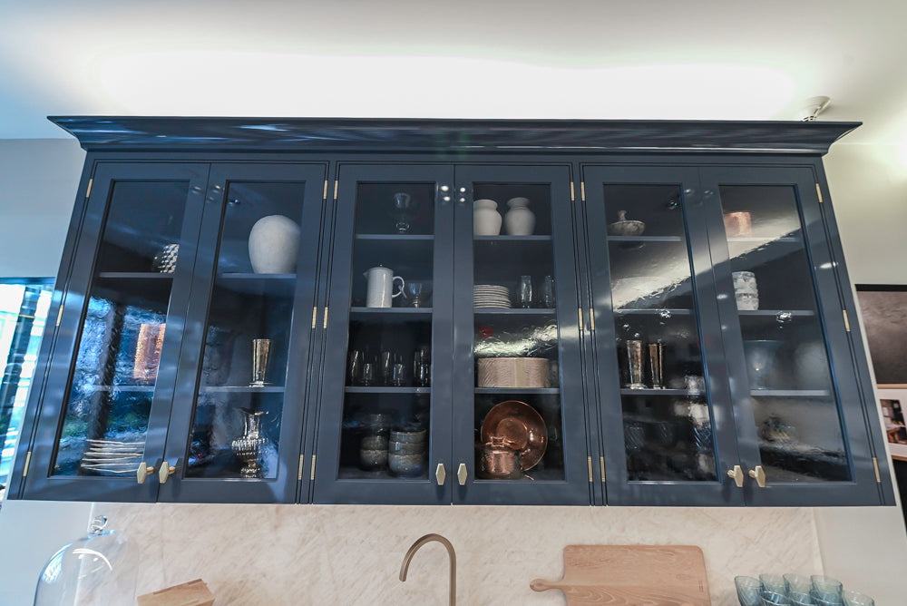 St. Charles Transitional Slate Gray Butler's Pantry Wall with Cristallo White Quartzite Countertops