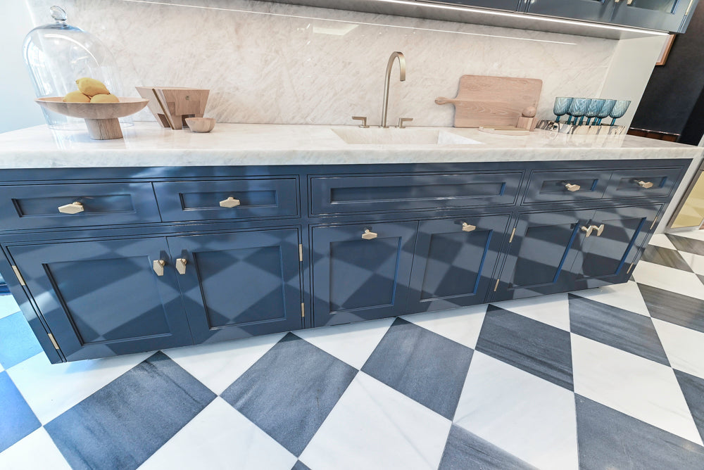 St. Charles Transitional Slate Gray Butler's Pantry Wall with Cristallo White Quartzite Countertops