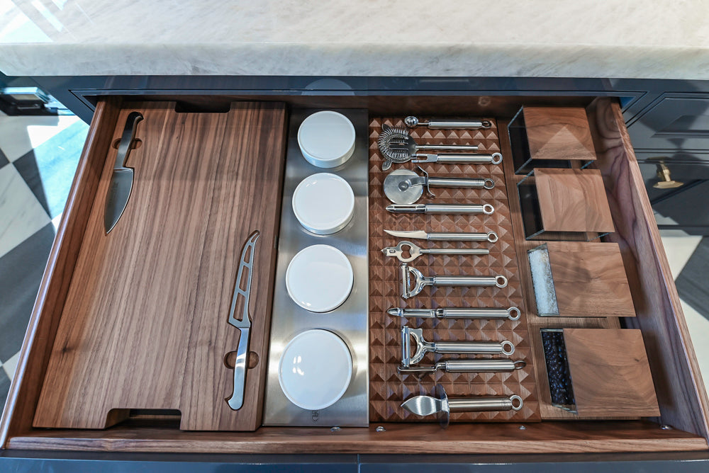St. Charles Transitional Slate Gray Butler's Pantry Wall with Cristallo White Quartzite Countertops
