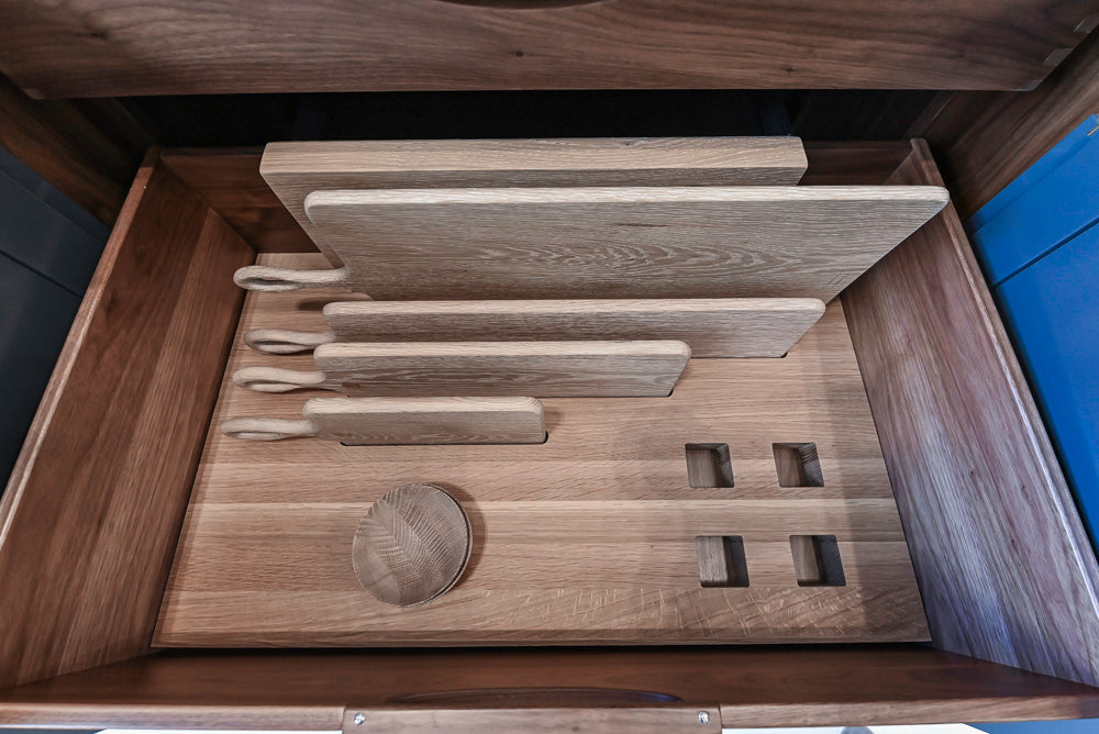 St. Charles Transitional Slate Gray Butler's Pantry Wall with Cristallo White Quartzite Countertops