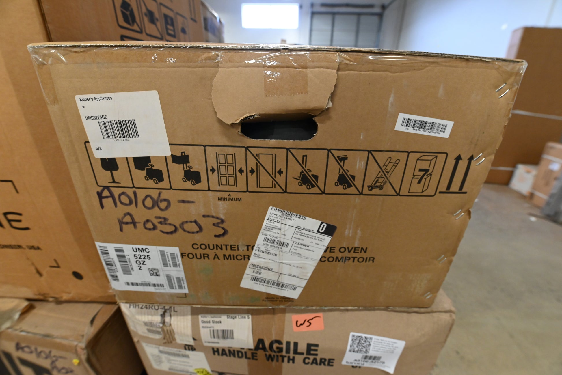 Whirlpool UMC5225GZ 24" Stainless Steel Countertop Microwave