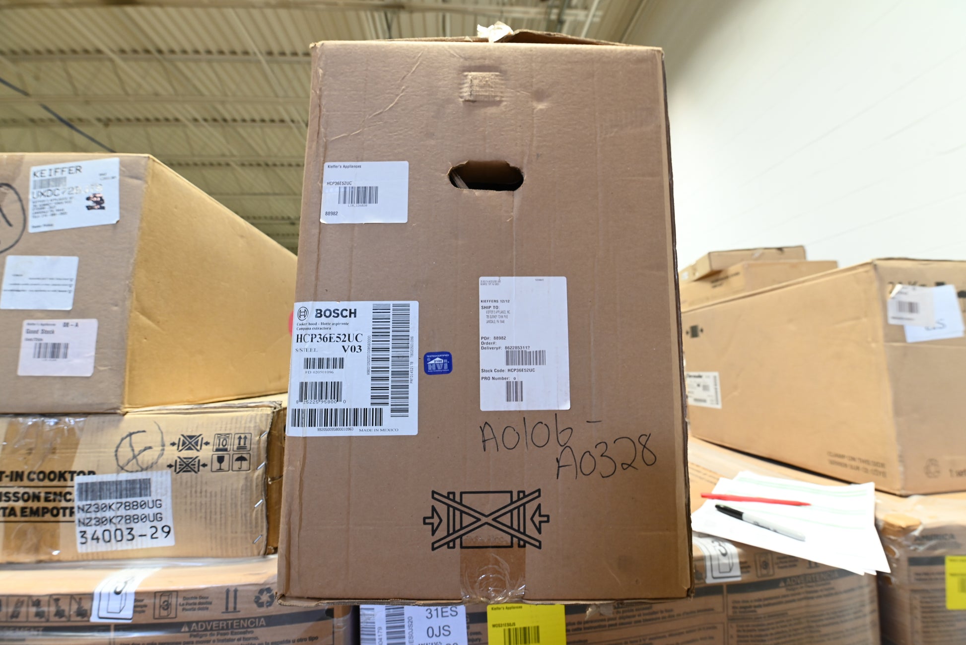 Bosch HCP36E52UC 36" Stainless Steel Wall Mount Chimney Hood