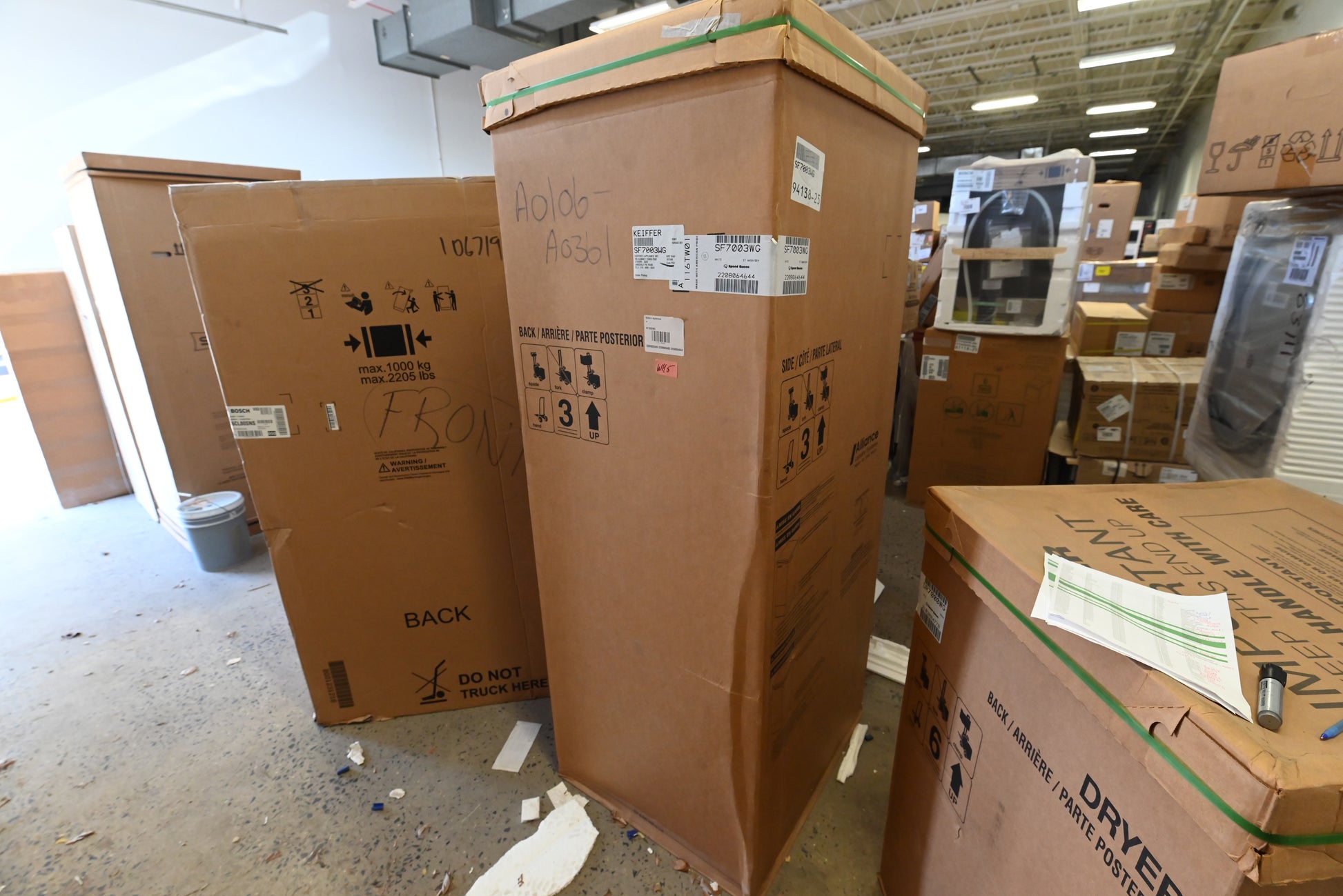 Speed Queen SF7003WG 27" White Gas Laundry Center