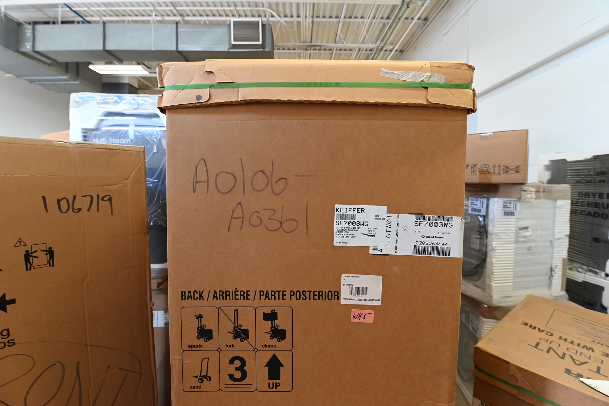 Speed Queen SF7003WG 27" White Gas Laundry Center