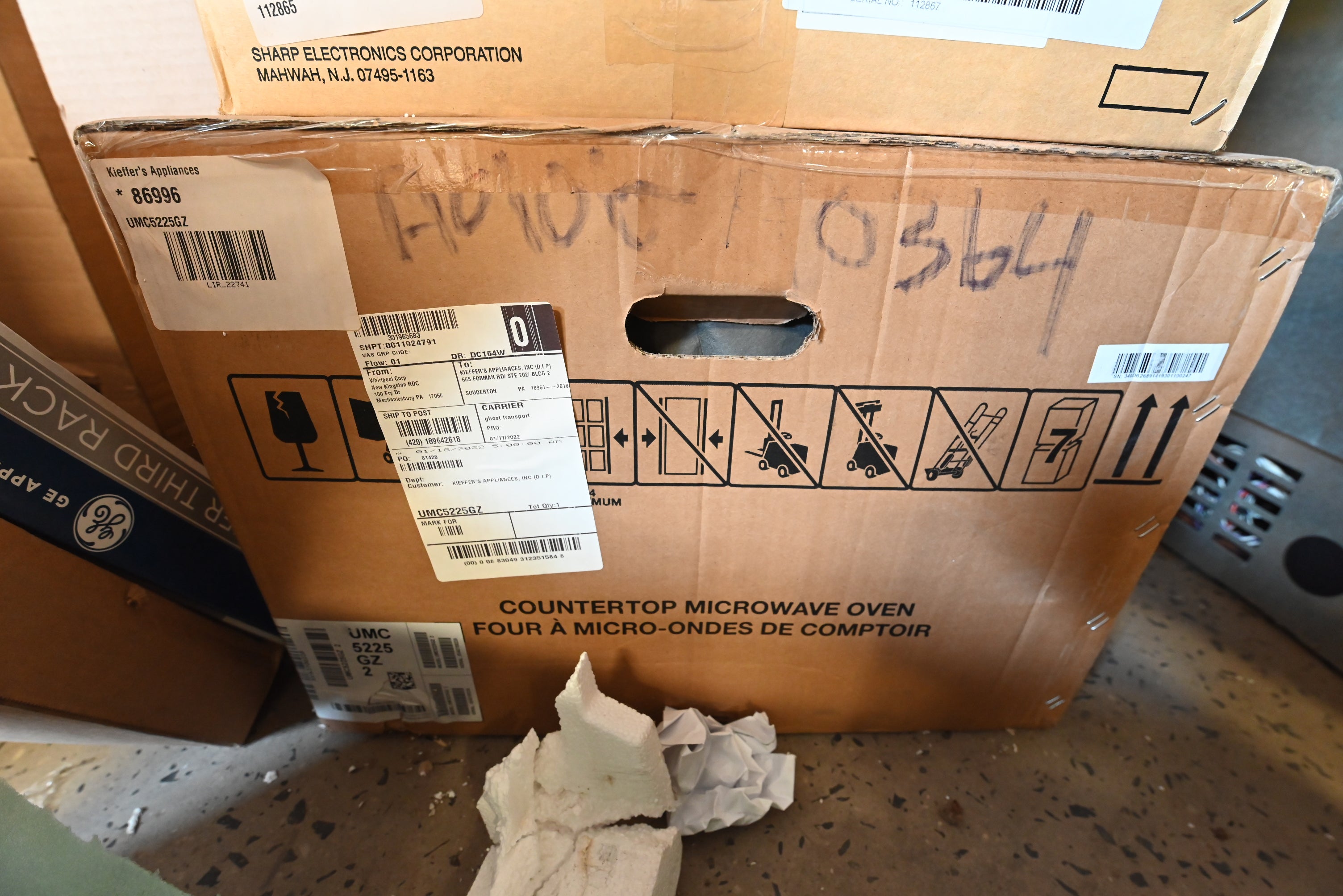 Whirlpool UMC5225GZ 24" Stainless Steel Countertop Microwave