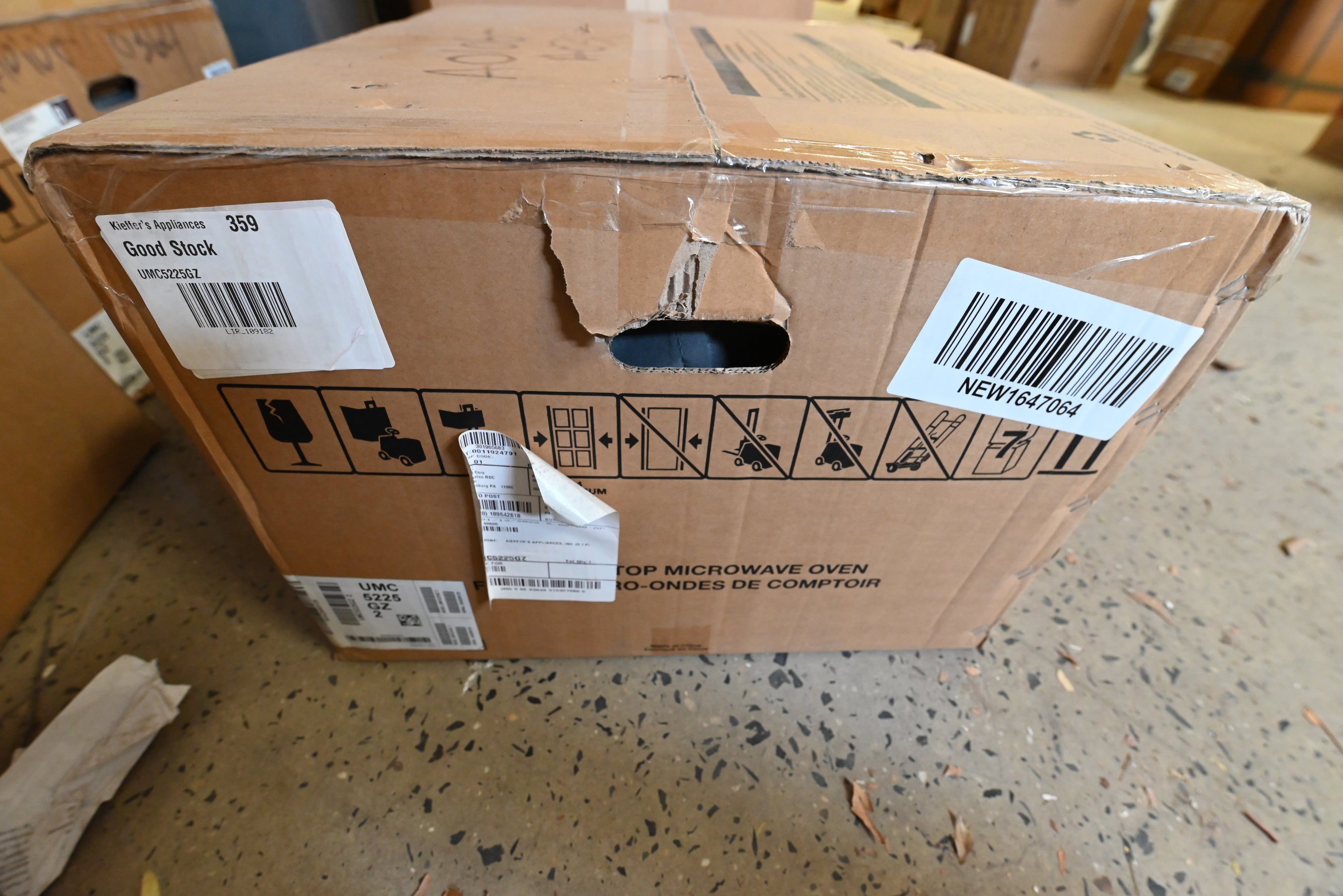 Whirlpool UMC5225GZ 24" Stainless Steel Countertop Microwave