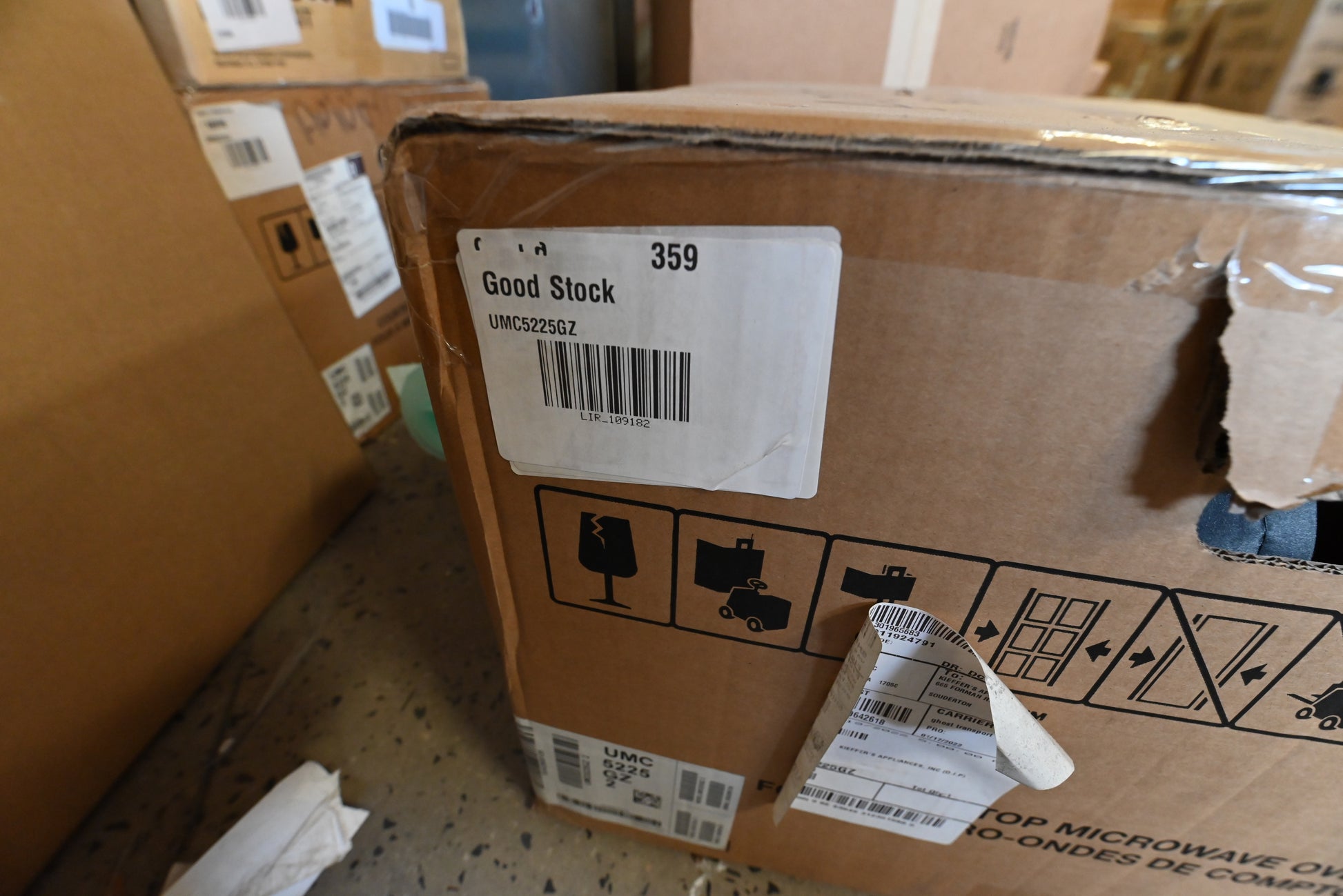 Whirlpool UMC5225GZ 24" Stainless Steel Countertop Microwave