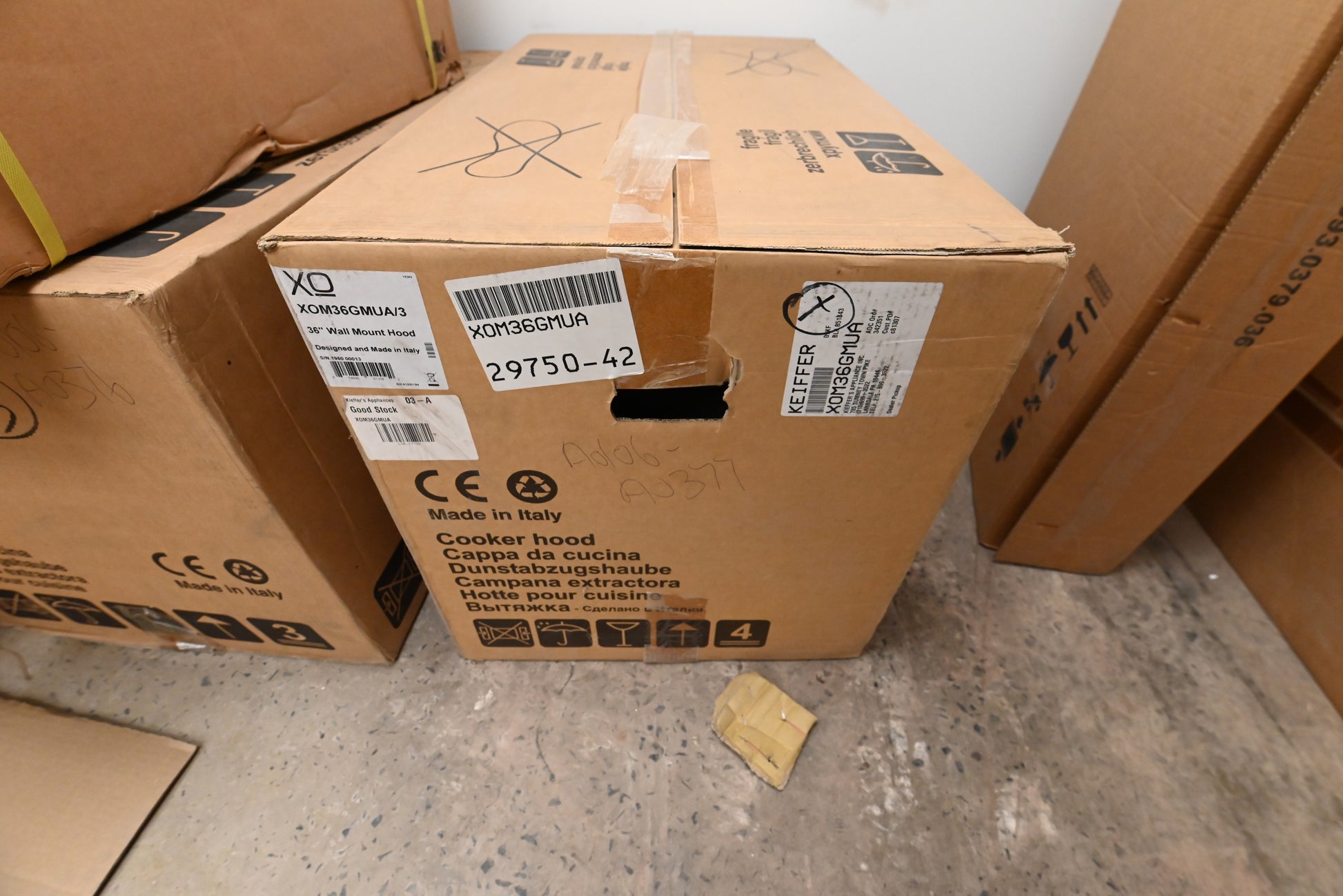 XO XOM36GMUA 36" Wall Mount Glass Canopy Chimney Range Hood